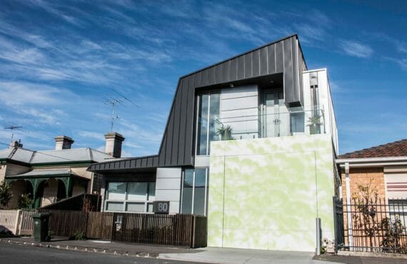 Snaplock and Interlocking cladding in COLORBOND® Monument® and COLORBOND® Citi Metallic at Lincoln Street House, Melbourne