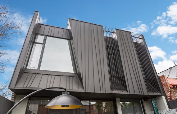 Standing Seam cladding in Vestis Aluminium Black Graphite at Adelaide Street House, Melbourne